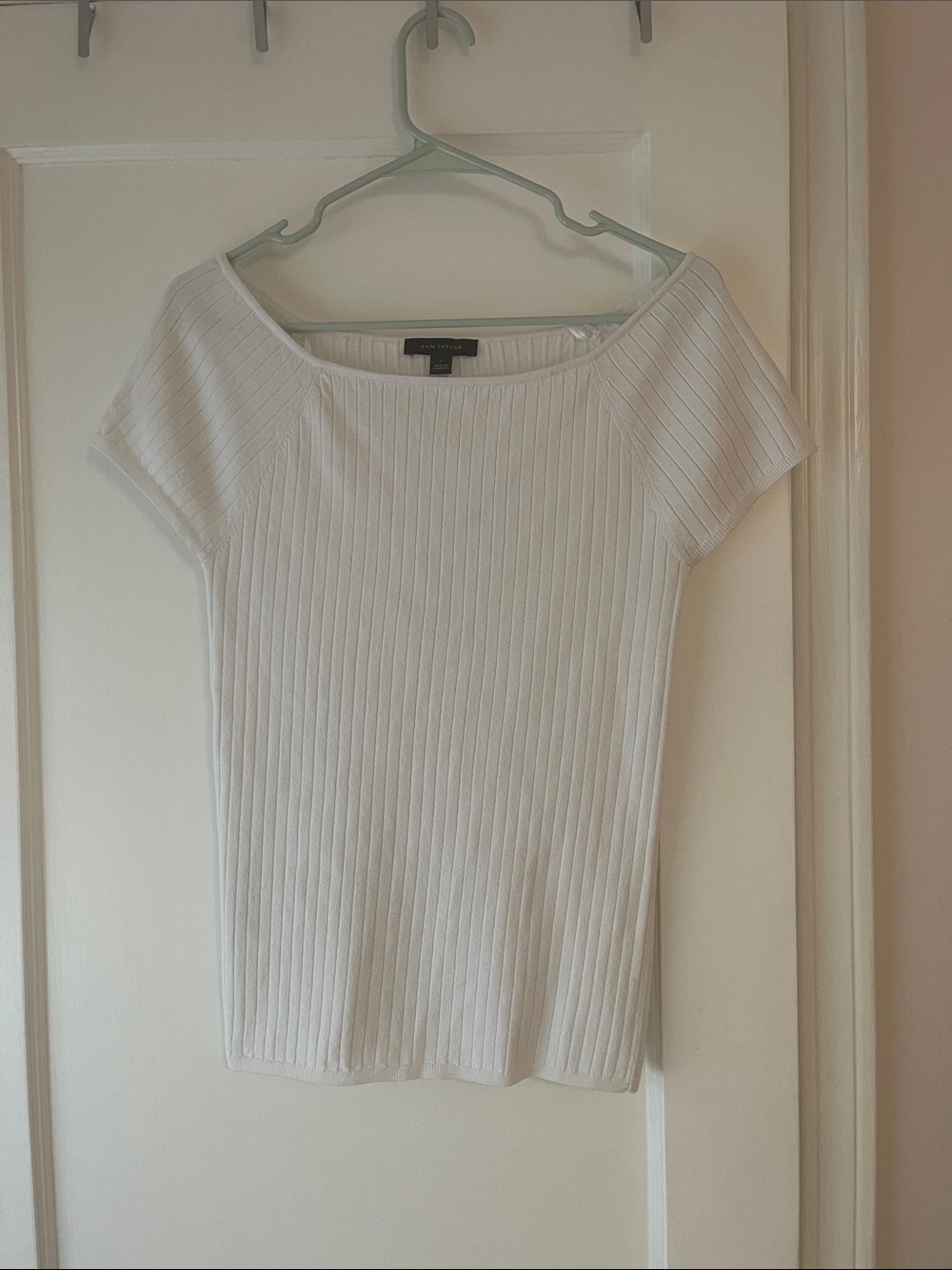 Ann Taylor White Ribbed Boatneck Short Sleeve Top